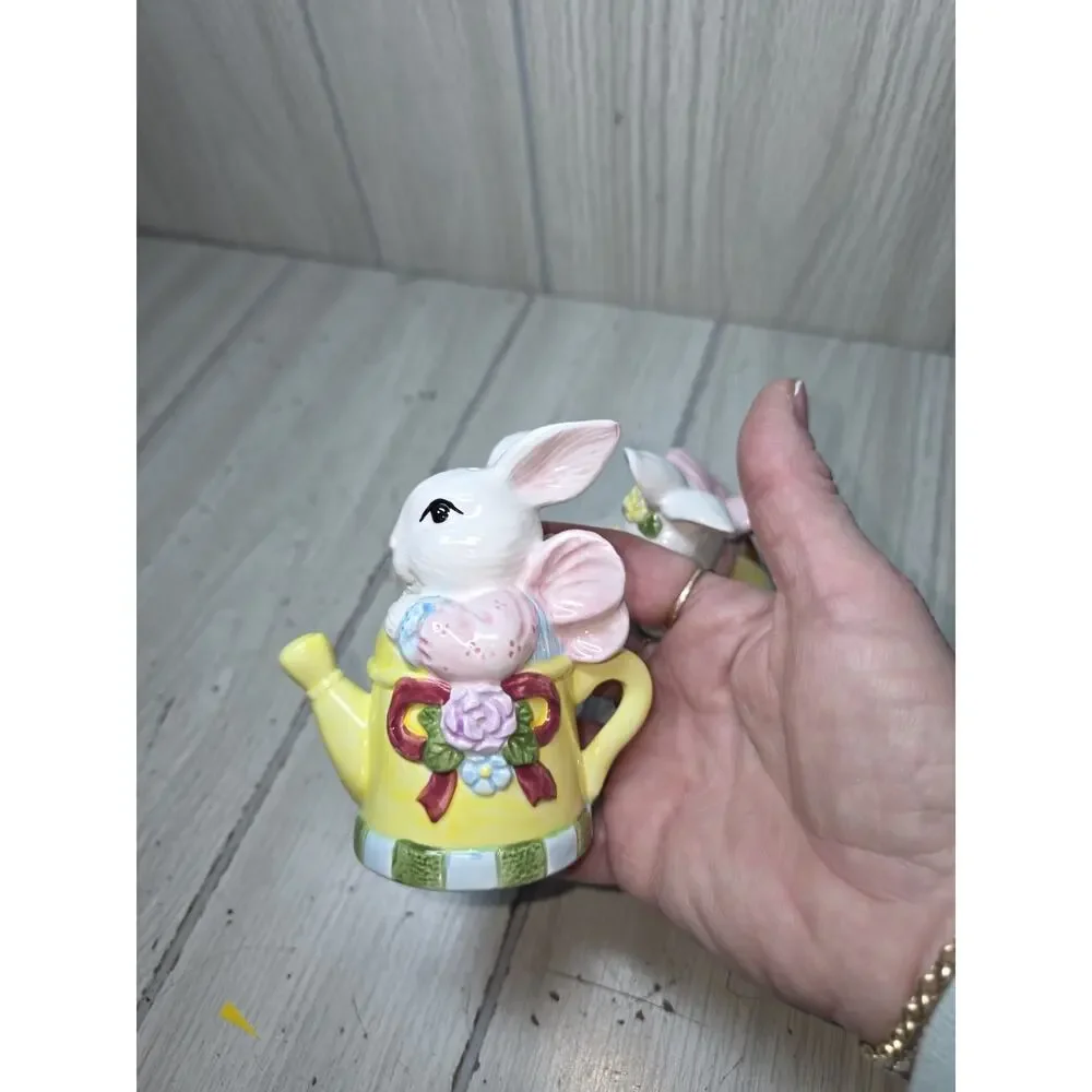 Vintage 1996 Jay Imports Spring Easter Bunny Salt & Pepper Shakers 4